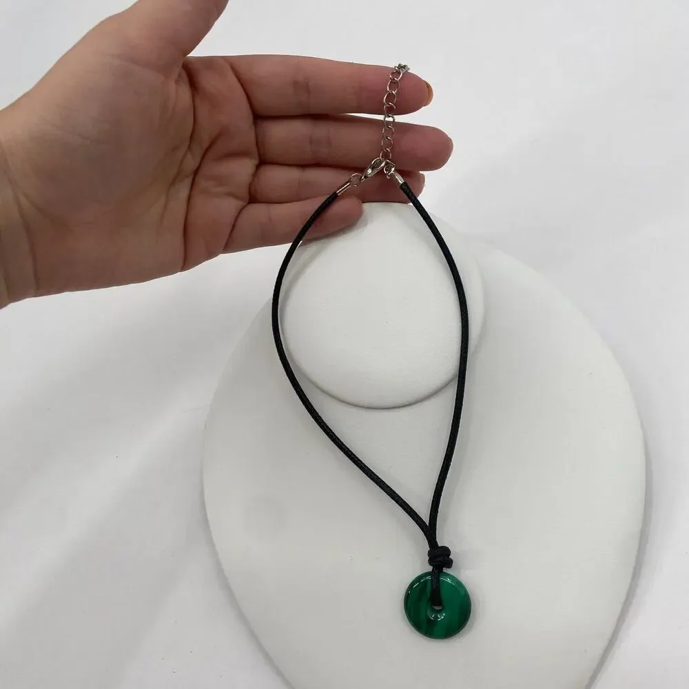 Casual green stone necklace